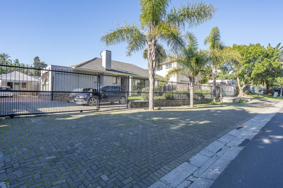 5 Bedroom Property for Sale in Kenridge Western Cape